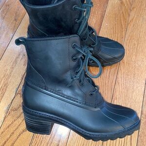 SPERRY Saltwater All Black Women's Leather Rubber Lace-Up Boots 🥾 Like New Sz 8